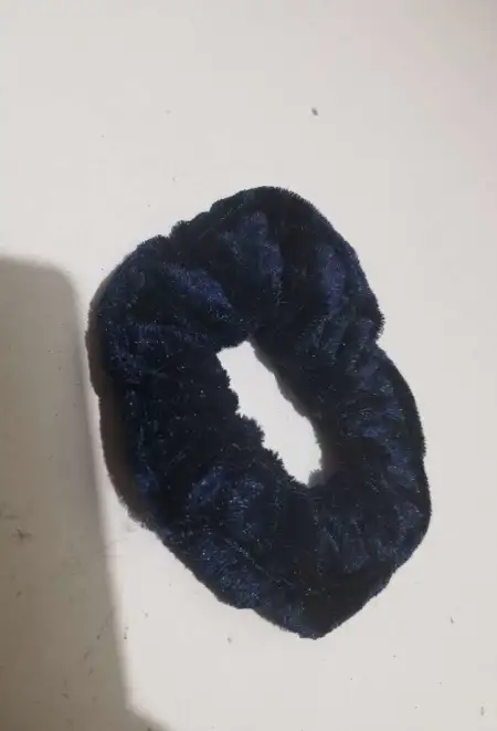 The medium size of the velvet ring is in cyan The medium size of the velvet ring is in cyan